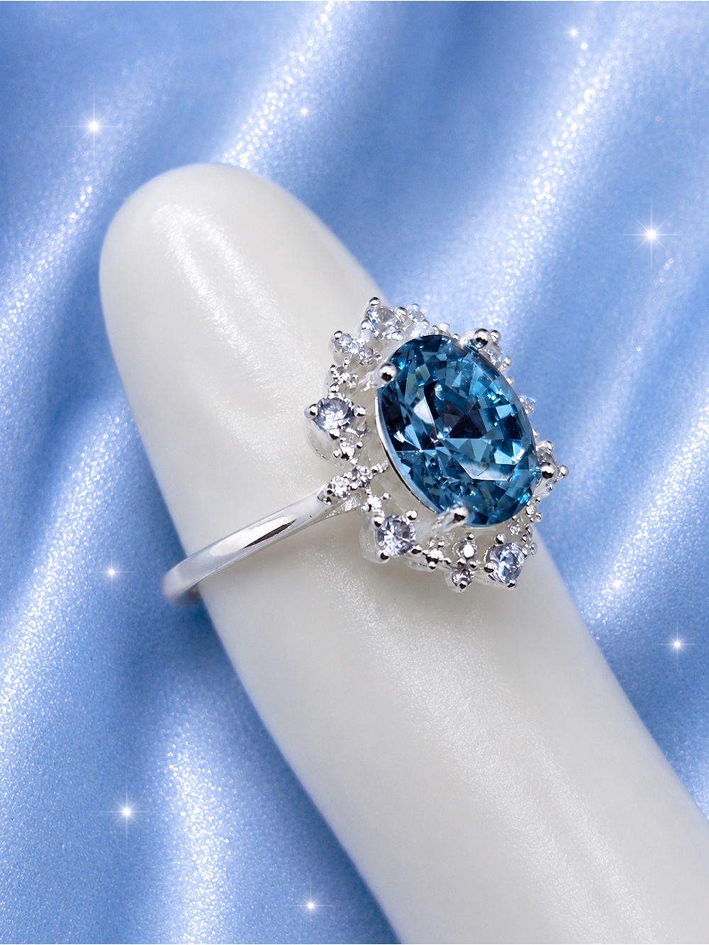 Swarovski Light Sapphire Blue Statement Ring with Clear Crystals Size 8 Silver - Picture 4 of 10